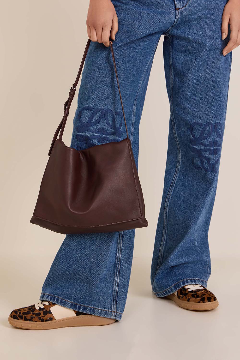 תמונת כל הלוק של תיק כתף